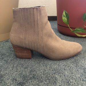 Gray Crown Vintage Suede Booties